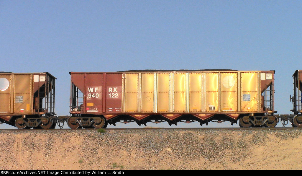 WB Unit Loaded Hooper Frt at Erie NV W-Pshr -83